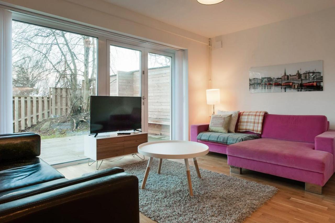 Townhouse On Arlanda Stockholm Metro Line - Easy Checkin Villa Sollentuna Eksteriør bilde
